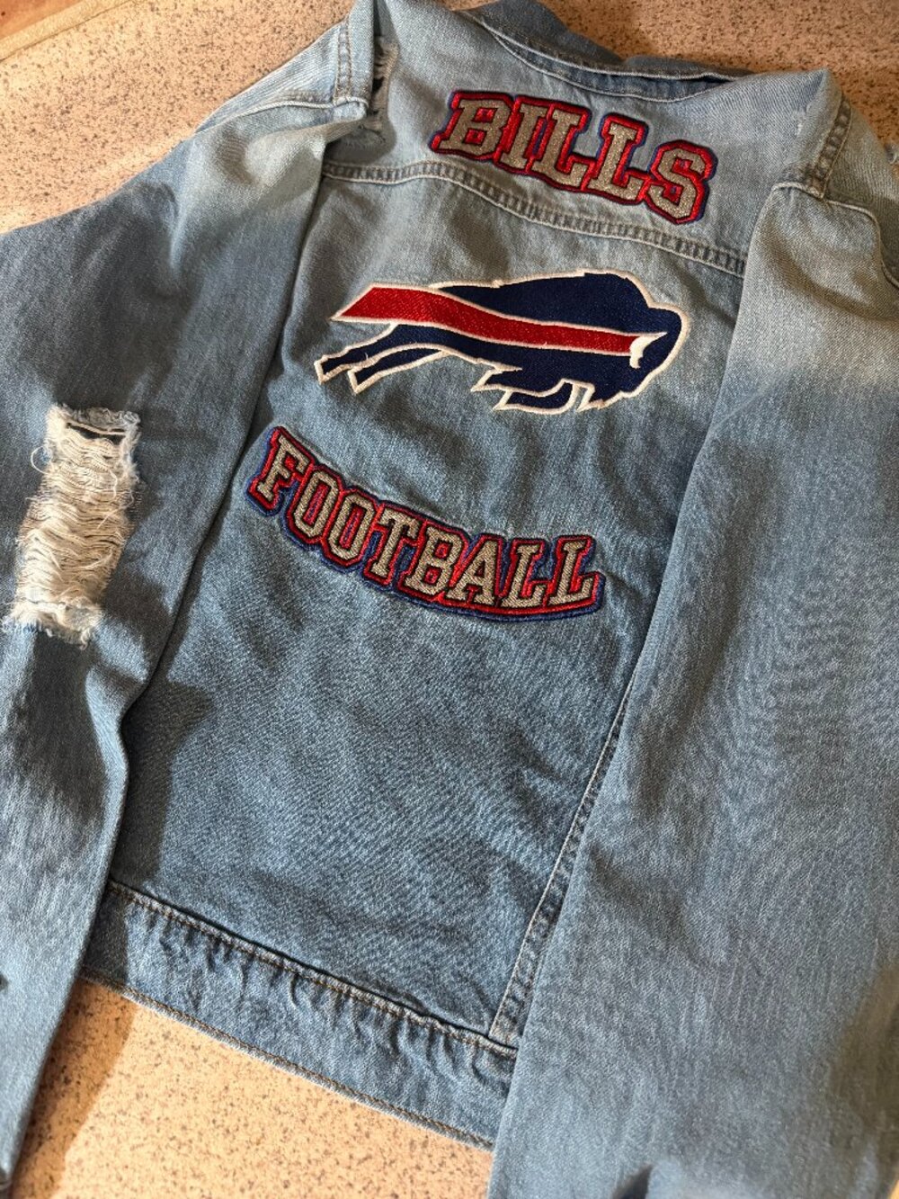 NWOT! Buffalo Bills NFL Team Apparel Embroidered Denim Jacket - Size L